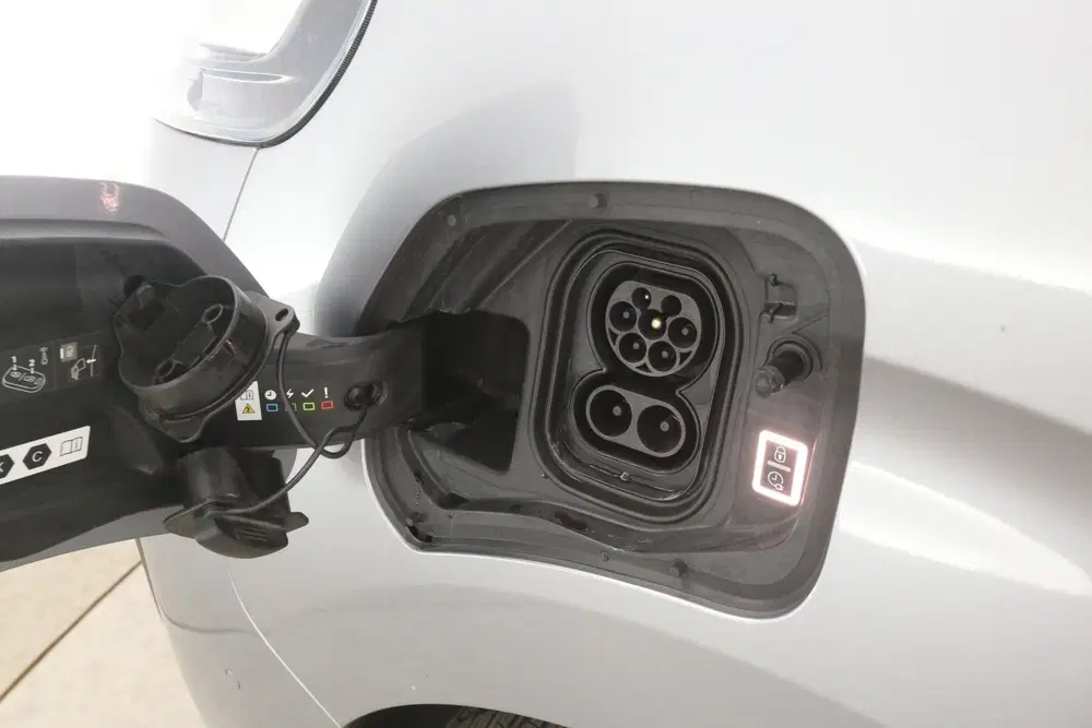 Peugeot Expert Opel Vivaro-e 75 kWh L2H1 Innovation uit 2021, foto 6