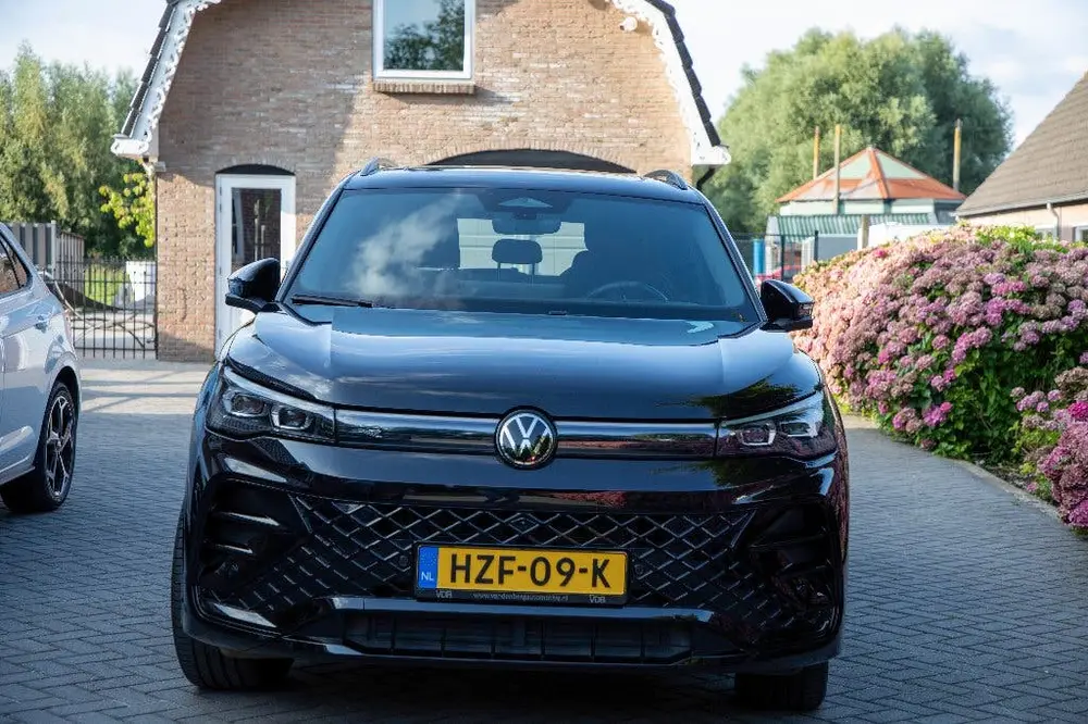 Volkswagen Tiguan 1.5 Etsi 150pk Dsg-7 2024 Zwart uit 2024