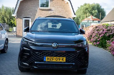 Volkswagen Tiguan 1.5 Etsi 150pk Dsg-7 2024 Zwart uit 2024