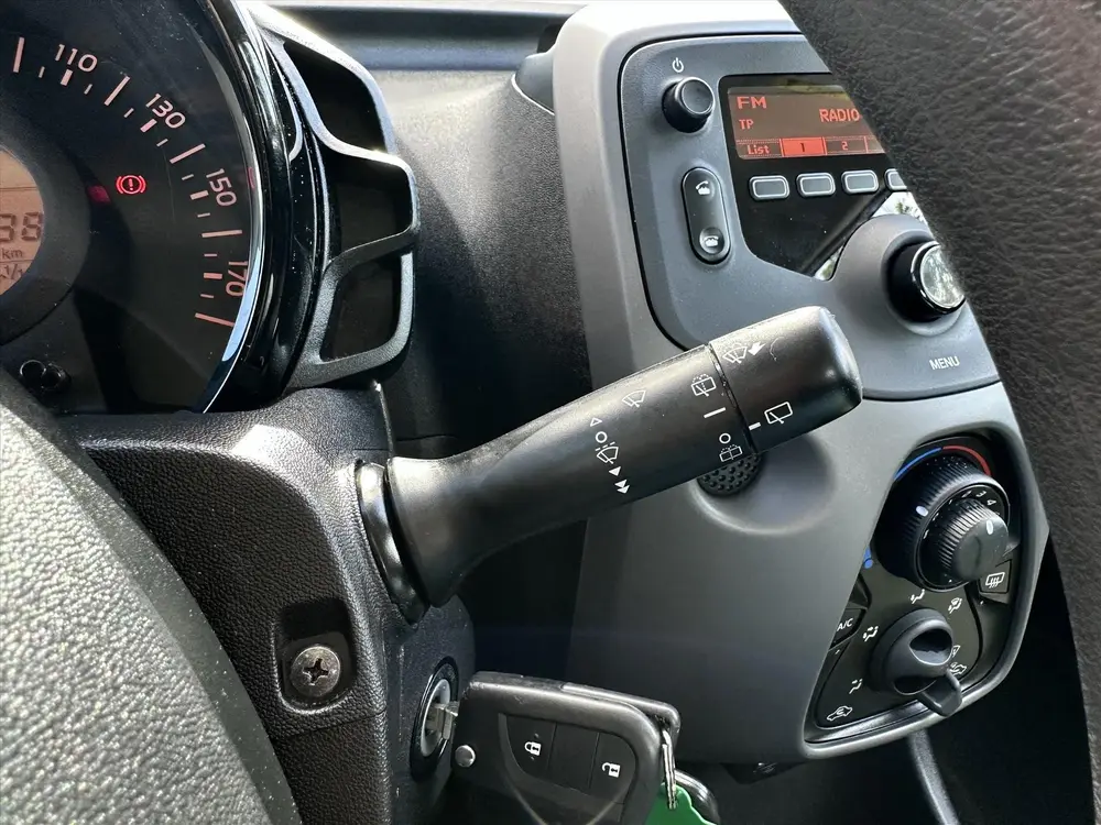 Peugeot 108 1.0 e-VTi 72pk 5D Active uit 2022, foto 10