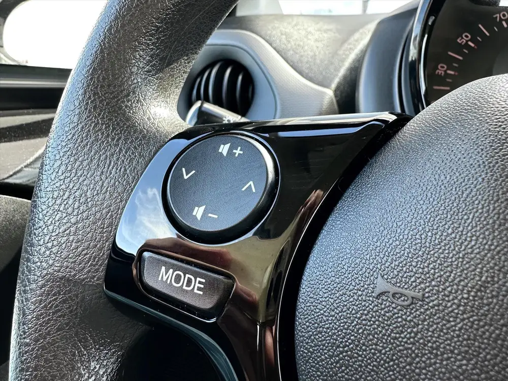 Peugeot 108 1.0 e-VTi 72pk 5D Active uit 2022, foto 11
