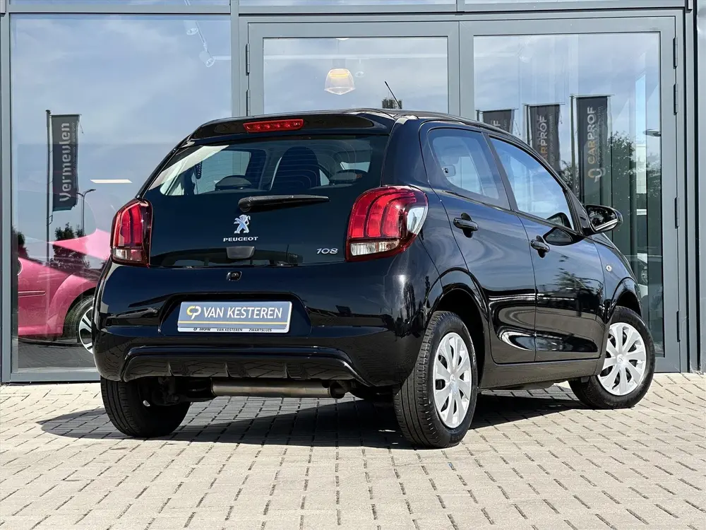 Peugeot 108 1.0 e-VTi 72pk 5D Active uit 2022, foto 2