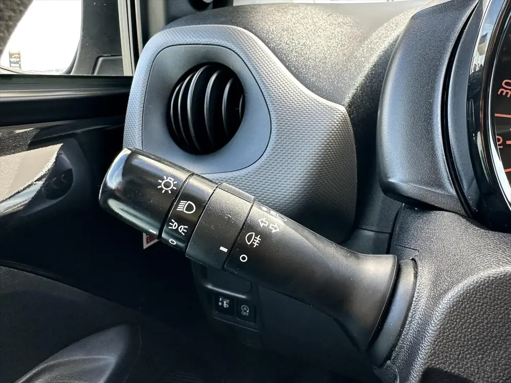 Peugeot 108 1.0 e-VTi 72pk 5D Active uit 2022, foto 9