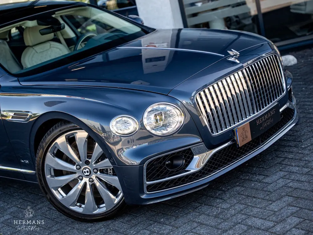 Bentley Flying Spur 6.0 W12 First Edition / NAIM / Rotating uit 2019, foto 2