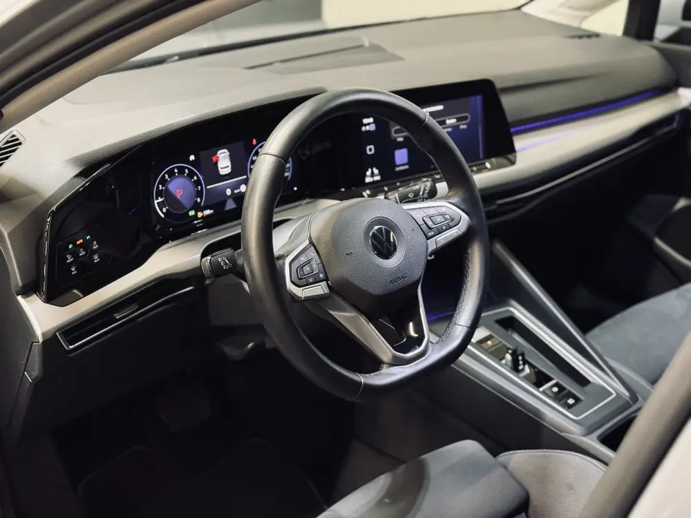 Volkswagen Golf 1.5 eTSI | Panorama | Memory | IQ | HK Audio uit 2020, foto 13