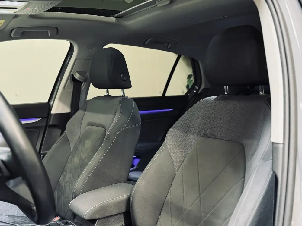 Volkswagen Golf 1.5 eTSI | Panorama | Memory | IQ | HK Audio uit 2020, foto 4