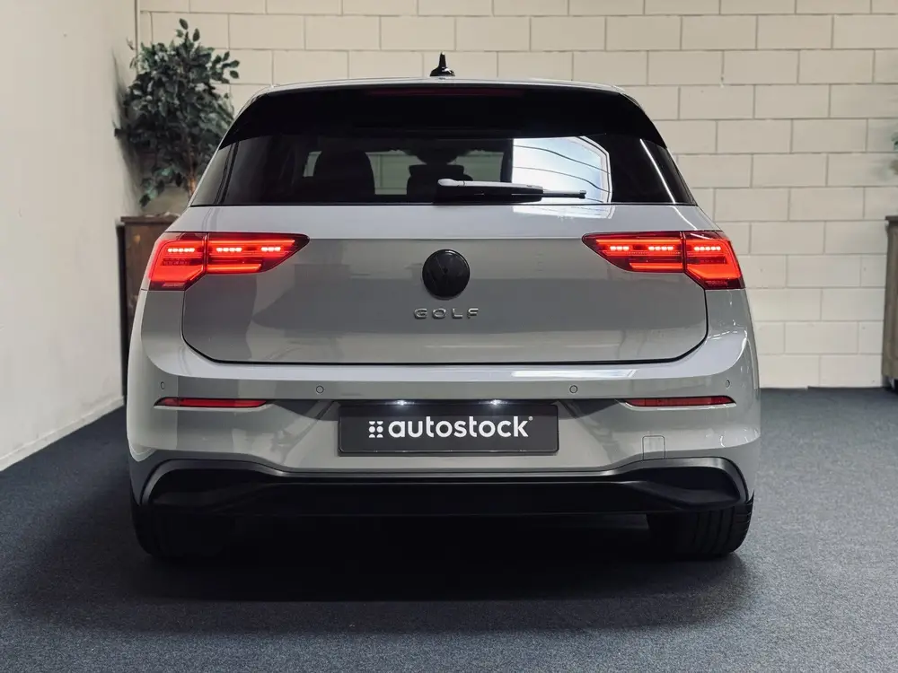 Volkswagen Golf 1.5 eTSI | Panorama | Memory | IQ | HK Audio uit 2020, foto 8