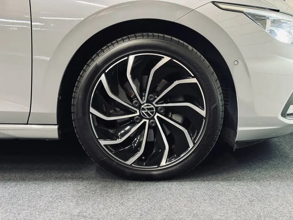 Volkswagen Golf 1.5 eTSI | Panorama | Memory | IQ | HK Audio uit 2020, foto 9