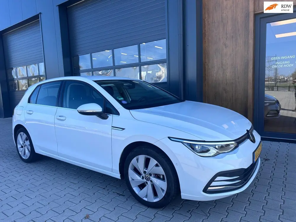 Volkswagen Golf 1.5 eTSI Style automaat l head up l camera uit 2021