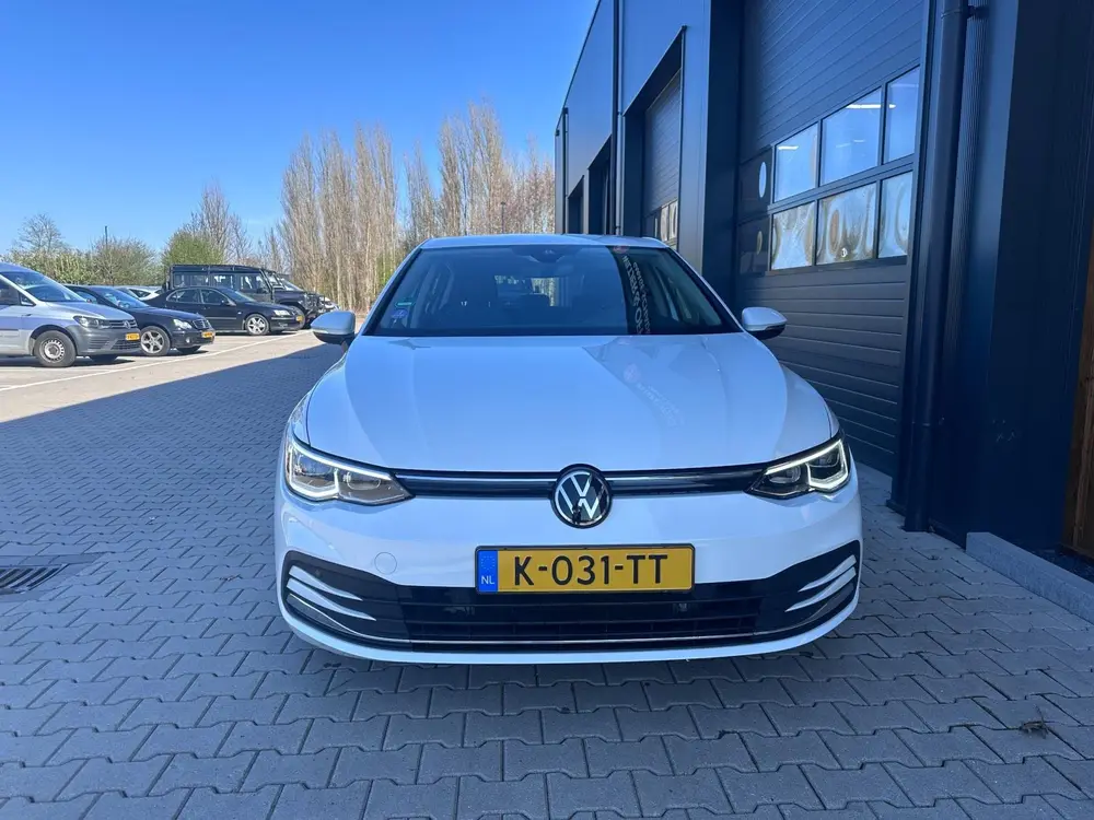 Volkswagen Golf 1.5 eTSI Style automaat l head up l camera uit 2021, foto 2