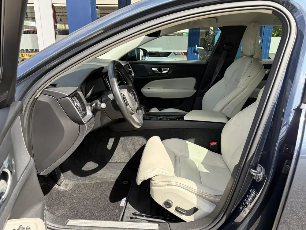 Volvo V60 2.0 D4 AWD Intro Edition / Polestar uit 2019, foto 16