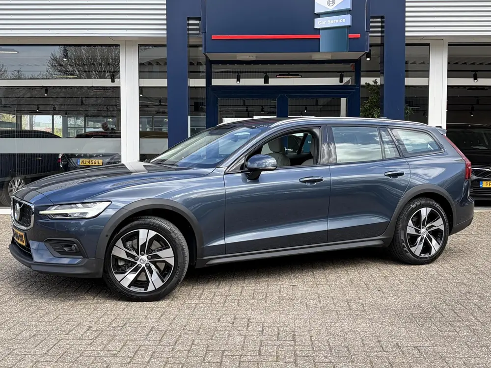 Volvo V60 2.0 D4 AWD Intro Edition / Polestar uit 2019, foto 2