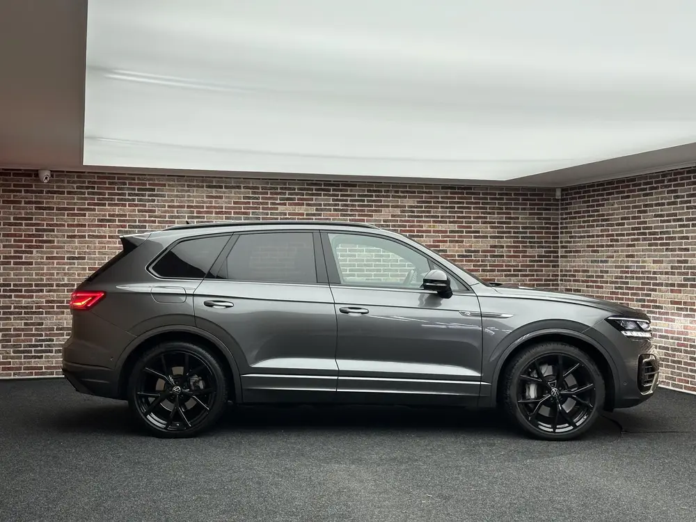 Volkswagen Touareg R 3.0 TSi 4MOTION | Puglia| Dak| Massage| uit 2021, foto 4