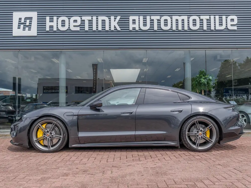 Porsche Taycan Turbo 93 kWh uit 2020, foto 10