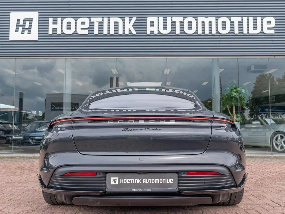 Porsche Taycan Turbo 93 kWh uit 2020, foto 11