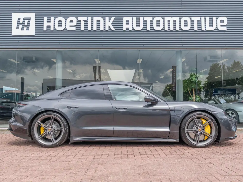 Porsche Taycan Turbo 93 kWh uit 2020, foto 12
