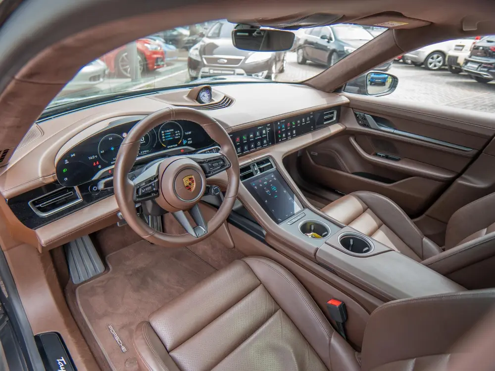 Porsche Taycan Turbo 93 kWh uit 2020, foto 13