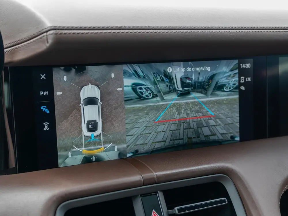 Porsche Taycan Turbo 93 kWh uit 2020, foto 17