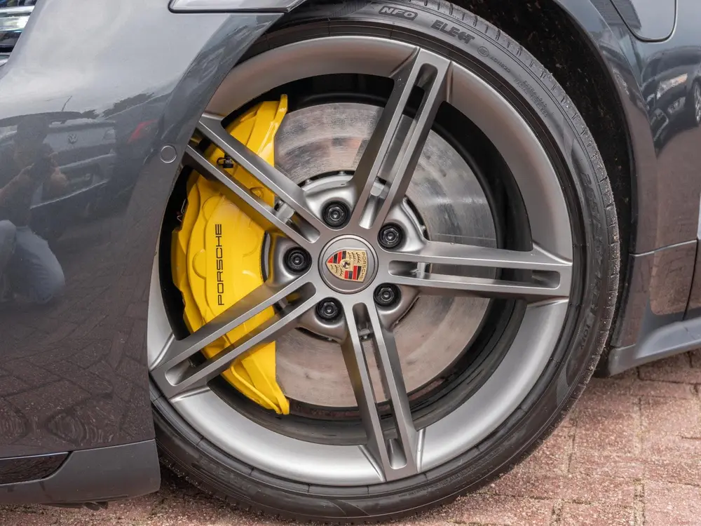 Porsche Taycan Turbo 93 kWh uit 2020, foto 18