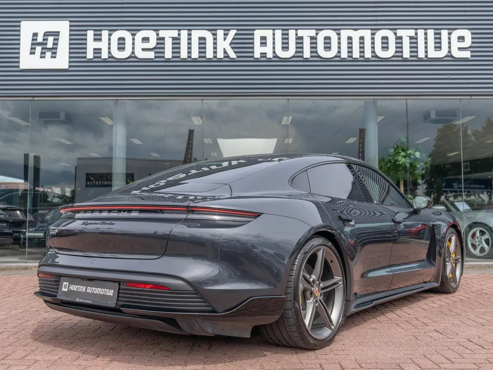 Porsche Taycan Turbo 93 kWh uit 2020, foto 2