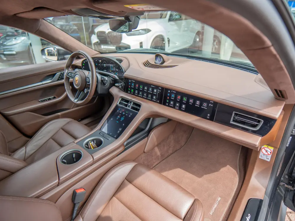 Porsche Taycan Turbo 93 kWh uit 2020, foto 6