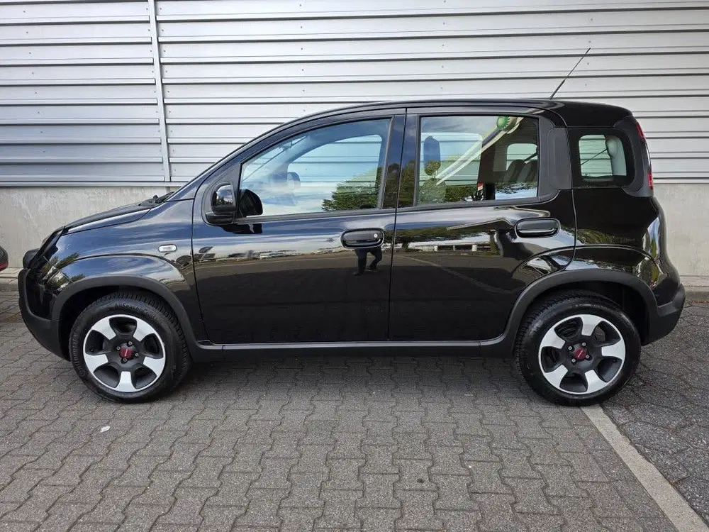 Fiat Panda Hybrid Cross uit 2023, foto 2