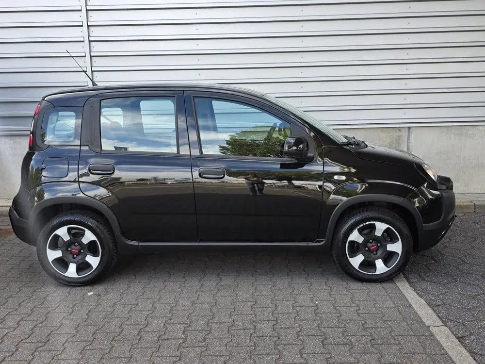 Fiat Panda Hybrid Cross uit 2023, foto 4
