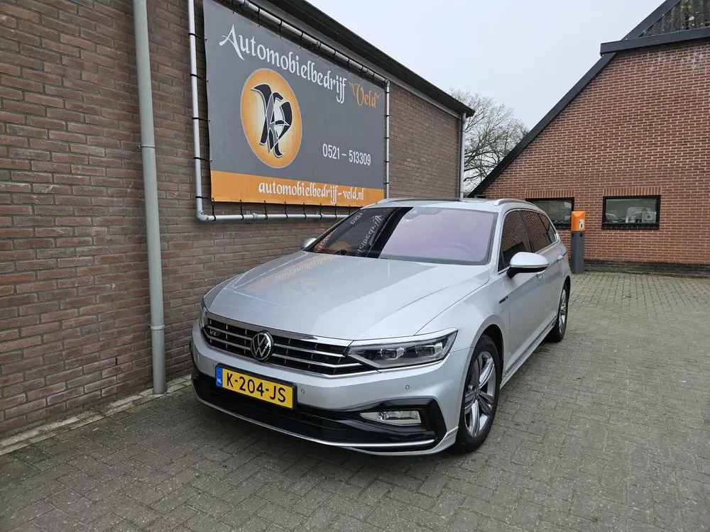 Volkswagen Passat Variant 1.5 TSI R-Line Business + uit 2021
