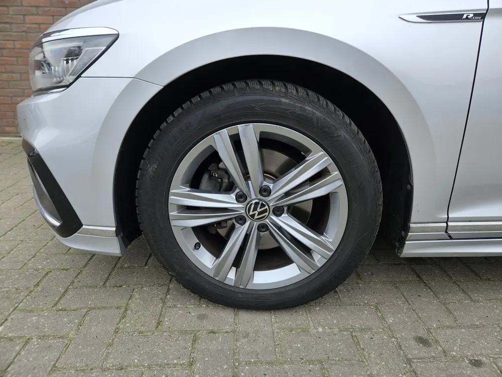 Volkswagen Passat Variant 1.5 TSI R-Line Business + uit 2021, foto 4