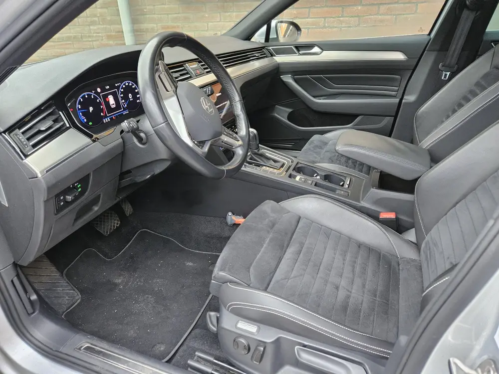 Volkswagen Passat Variant 1.5 TSI R-Line Business + uit 2021, foto 6