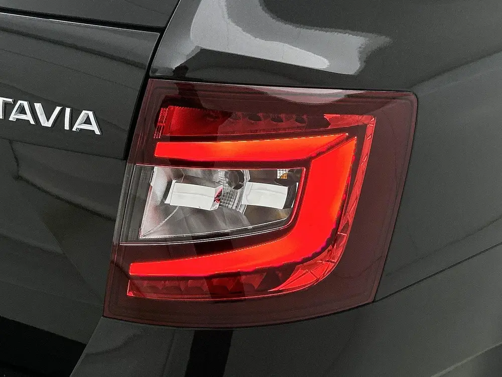 Skoda Octavia 1.0 TSI Greentech Sport Business uit 2019, foto 16
