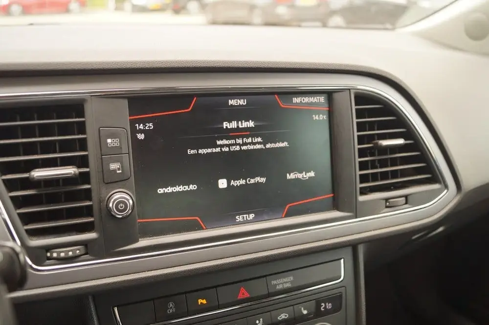 SEAT Leon ST 1.6 TDI 115pk Style -NAVI-ECC-PDC- (bj 2019) uit 2019, foto 15