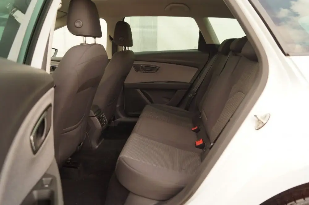 SEAT Leon ST 1.6 TDI 115pk Style -NAVI-ECC-PDC- (bj 2019) uit 2019, foto 7