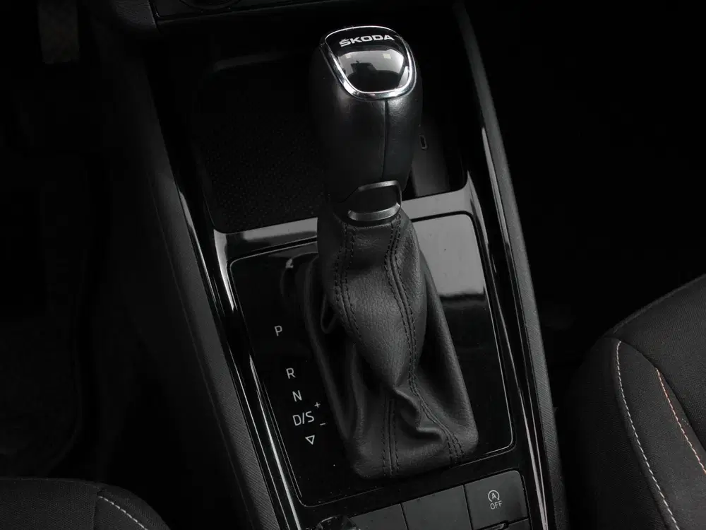 Skoda Kamiq 1.0 TSI 110pk DSG Dynamic Navigatie Apple uit 2021, foto 20