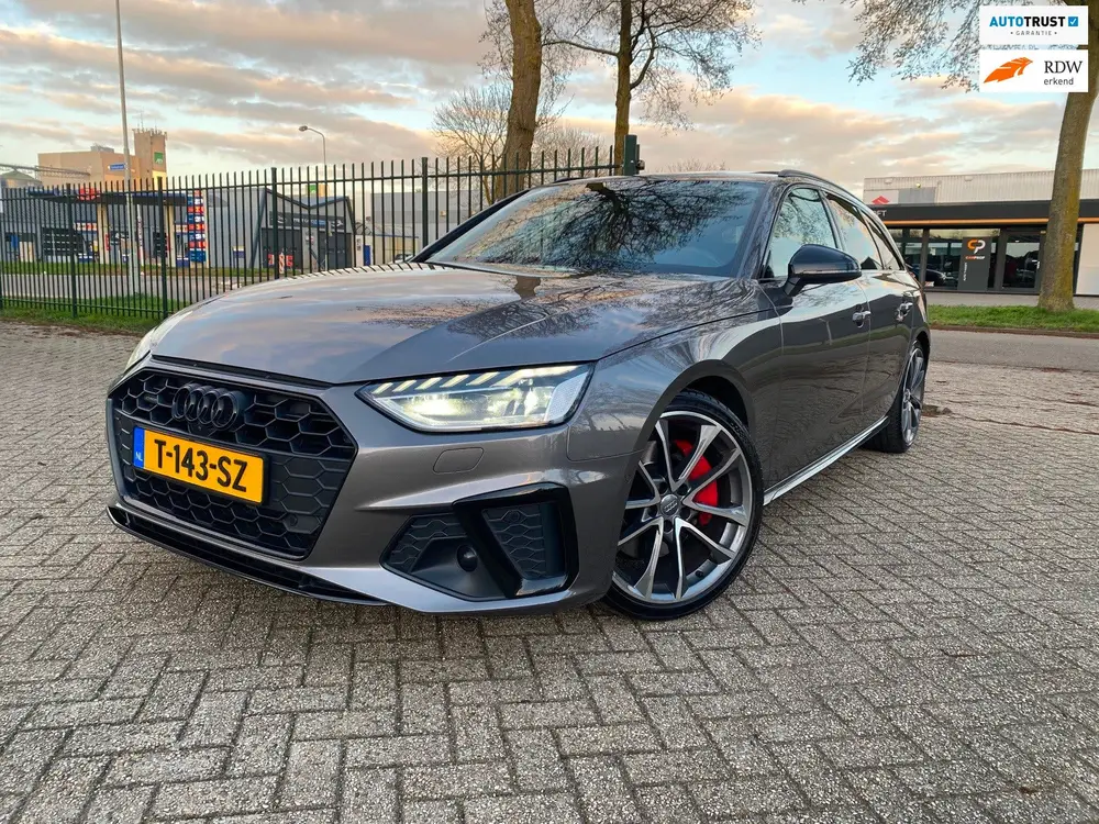 Audi A4 45 TFSI S- Line quattro edition one Apple uit 2020