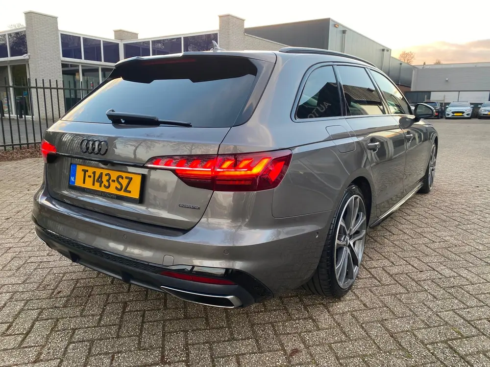 Audi A4 45 TFSI S- Line quattro edition one Apple uit 2020, foto 10