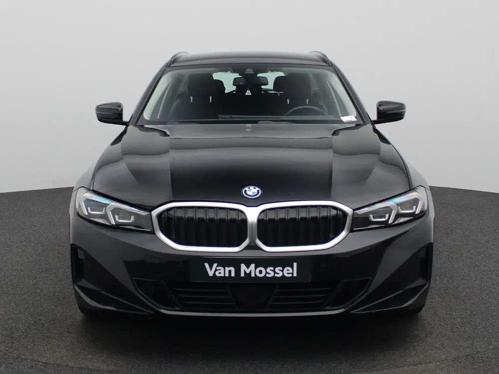 BMW 3-serie 320e uit 2023, foto 3