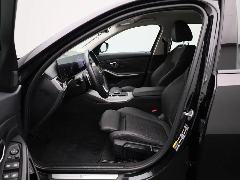 BMW 3-serie 320e uit 2023, foto 9