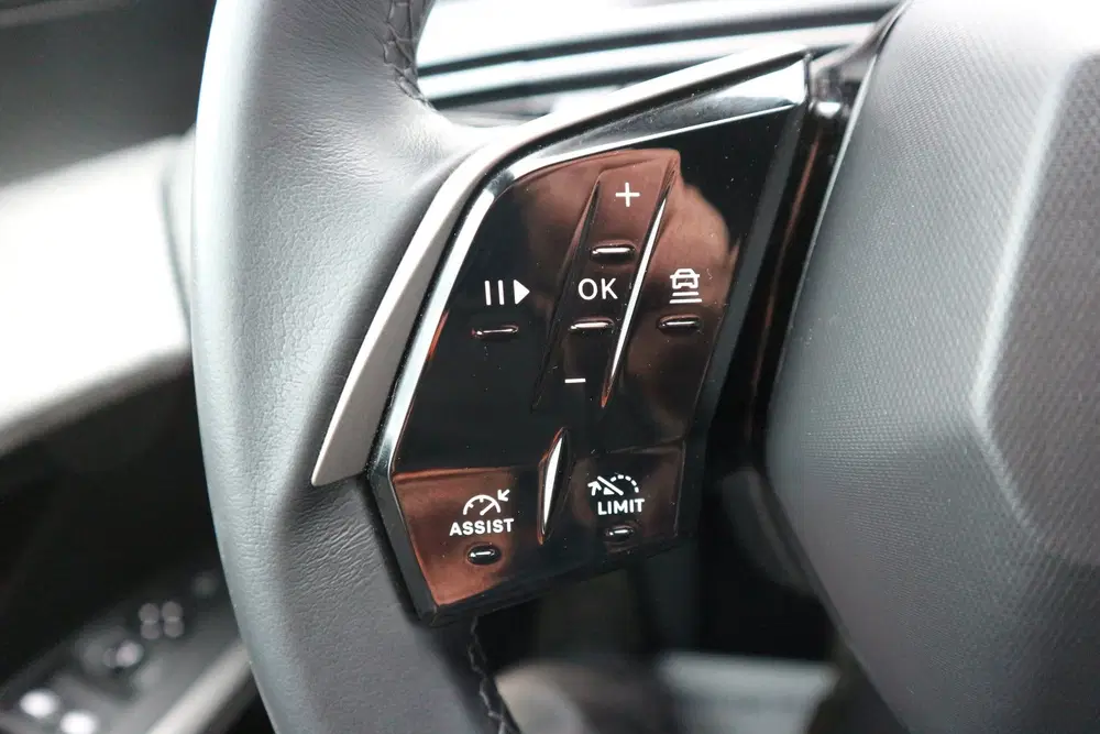 Peugeot 5008 1.2 Hybrid 136 AUT Allure 7PERSOONS 360CAM uit 2025, foto 17