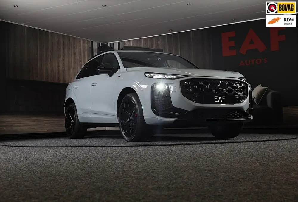 Audi Q3 1.5 200kW e-hybrid S Line / Head Up / Sonos / Memory uit 2025
