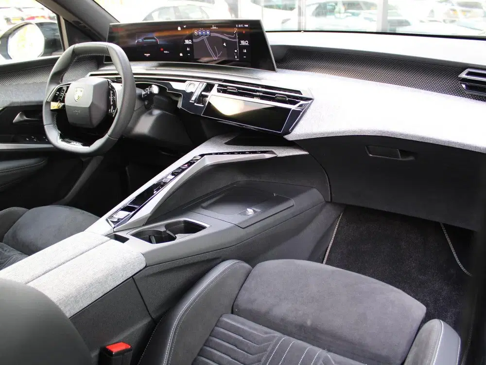Peugeot 5008 1.2 Hybrid 136 GT 7p Automaat uit 2025, foto 3