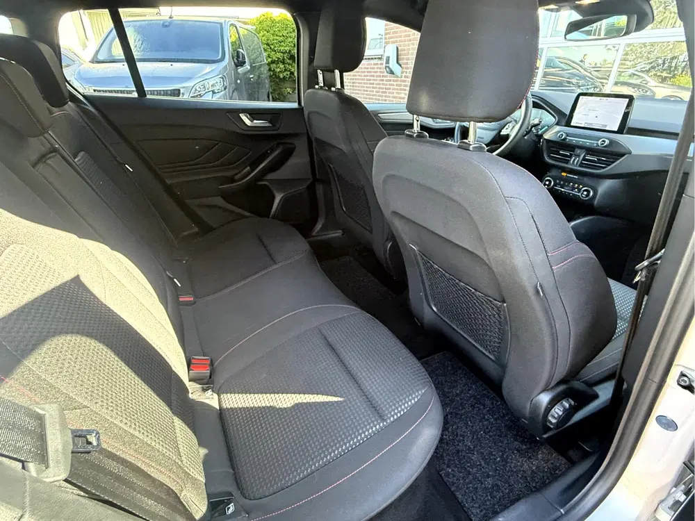 Ford Focus 1.0 EcoBoost Hybrid ST Line X Winterpakket uit 2022, foto 19
