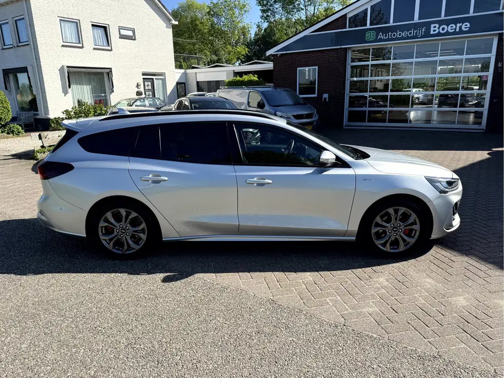 Ford Focus 1.0 EcoBoost Hybrid ST Line X Winterpakket uit 2022, foto 2