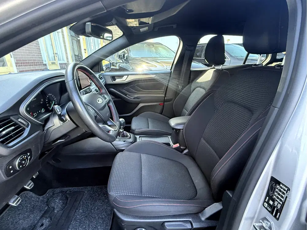 Ford Focus 1.0 EcoBoost Hybrid ST Line X Winterpakket uit 2022, foto 4