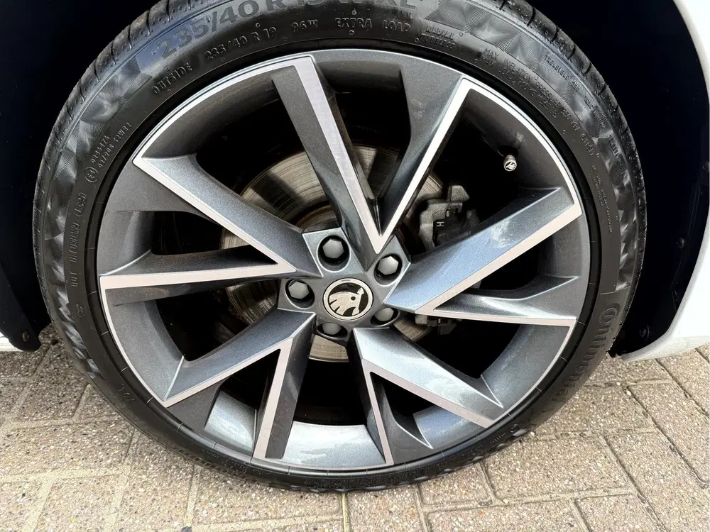 Skoda Superb 1.4 TSI iV Sportline Business Panoramadak uit 2021, foto 16