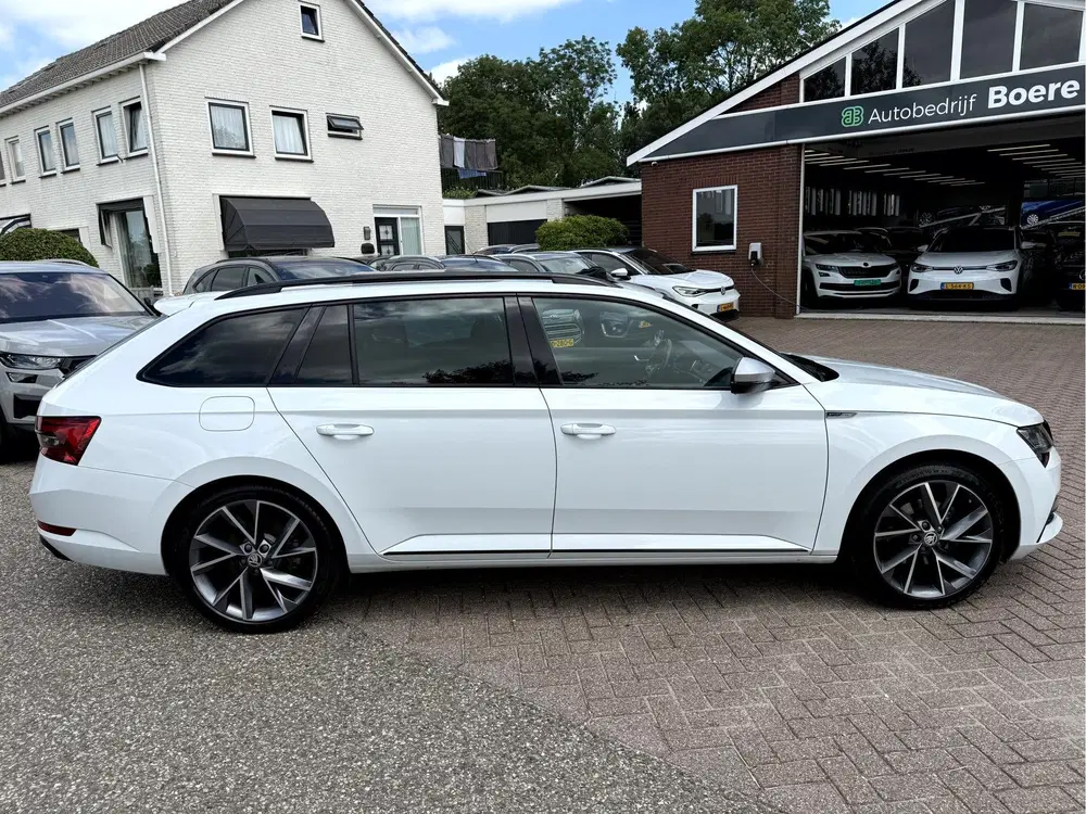 Skoda Superb 1.4 TSI iV Sportline Business Panoramadak uit 2021, foto 2