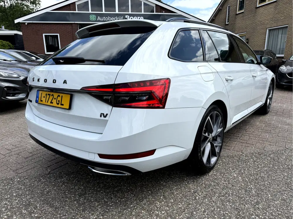 Skoda Superb 1.4 TSI iV Sportline Business Panoramadak uit 2021, foto 3