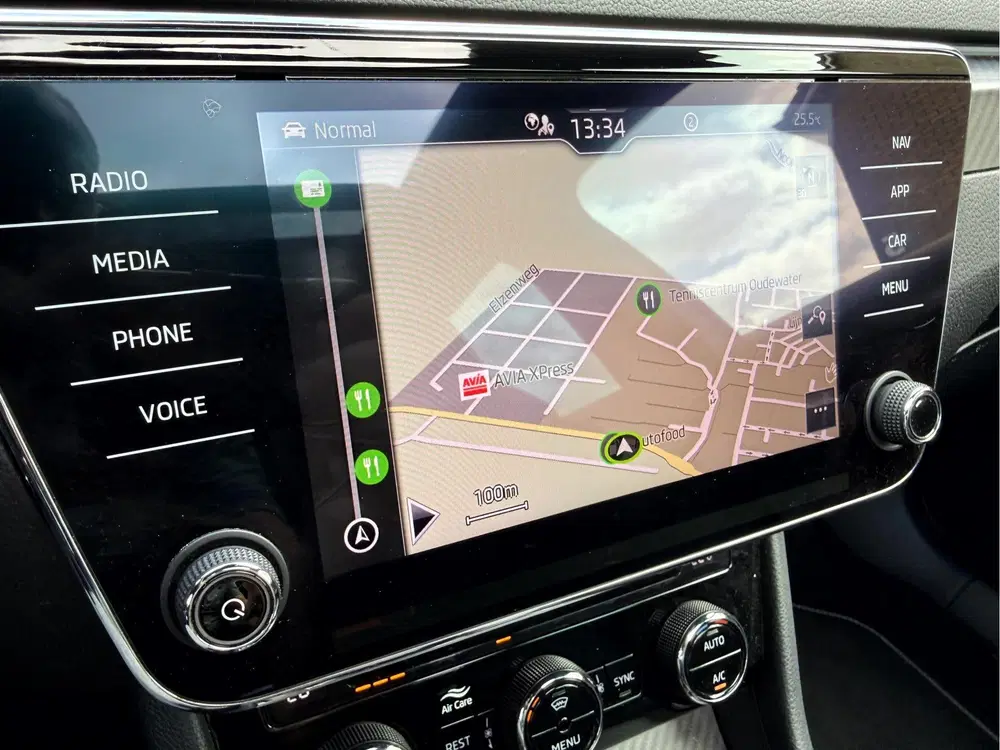 Skoda Superb 1.4 TSI iV Sportline Business Panoramadak uit 2021, foto 7