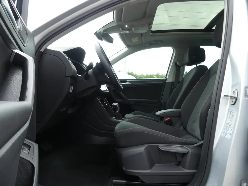 Volkswagen Tiguan 1.4 TSI eHybrid Business+ / PANO uit 2021, foto 19