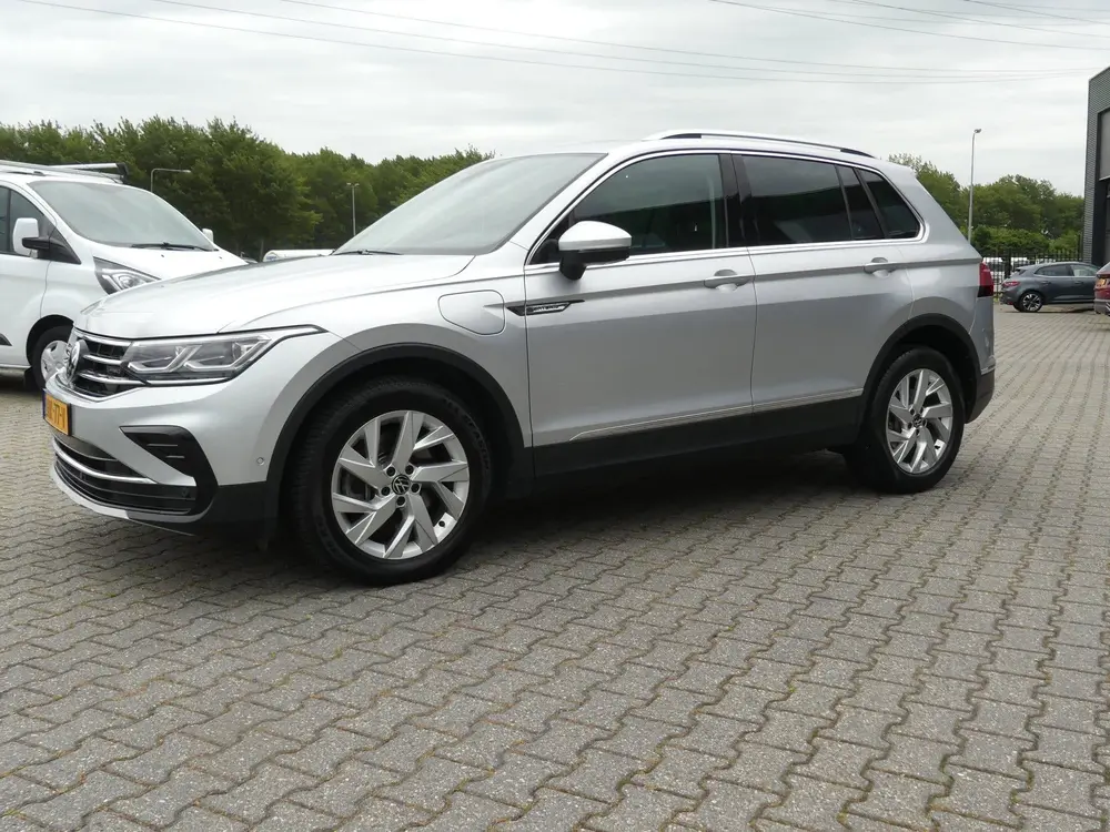 Volkswagen Tiguan 1.4 TSI eHybrid Business+ / PANO uit 2021, foto 3